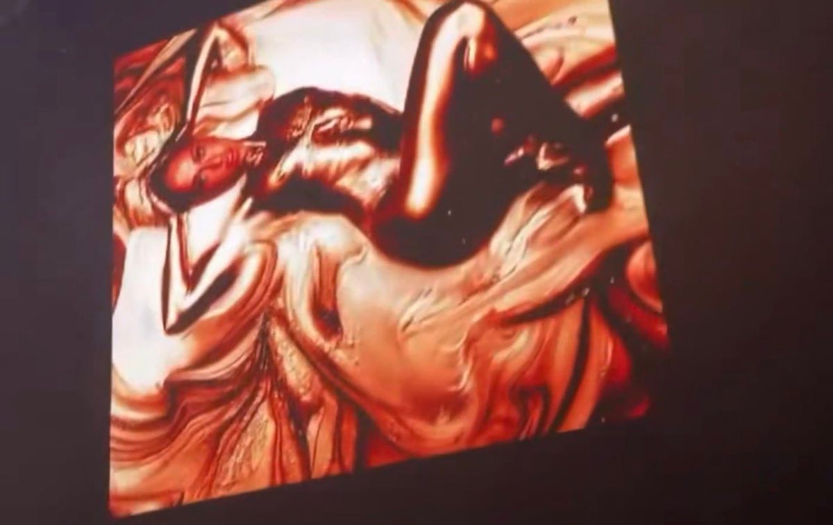 Tate McRae Osheaga gold paint performance (photo 3 of 4)