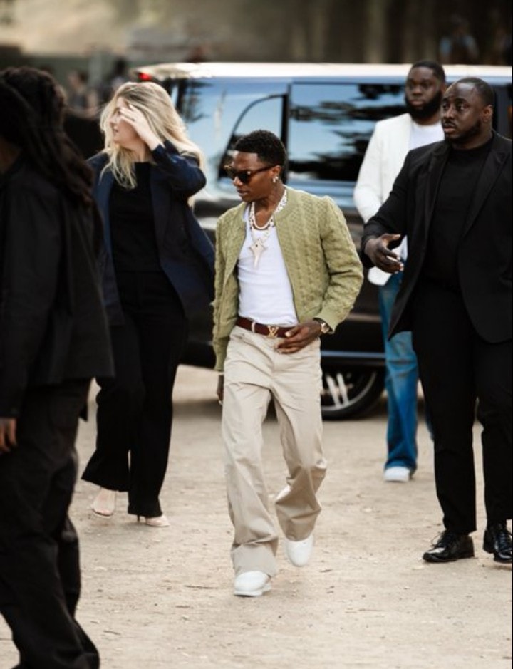 Wizkid Louis Vuitton Paris fashion show 🇨🇵 (photo 3 of 3)