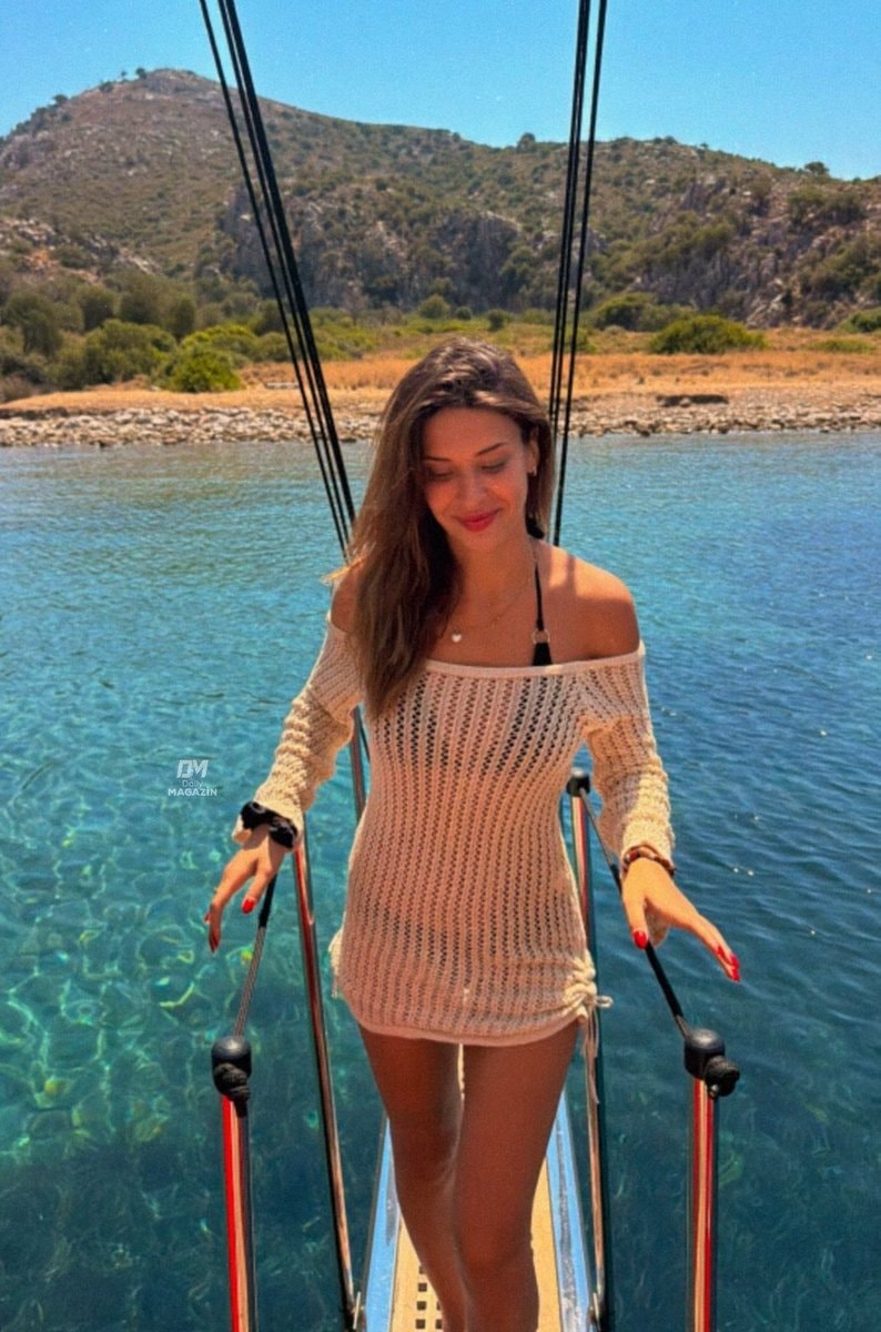 Devrim Özkan boat poses