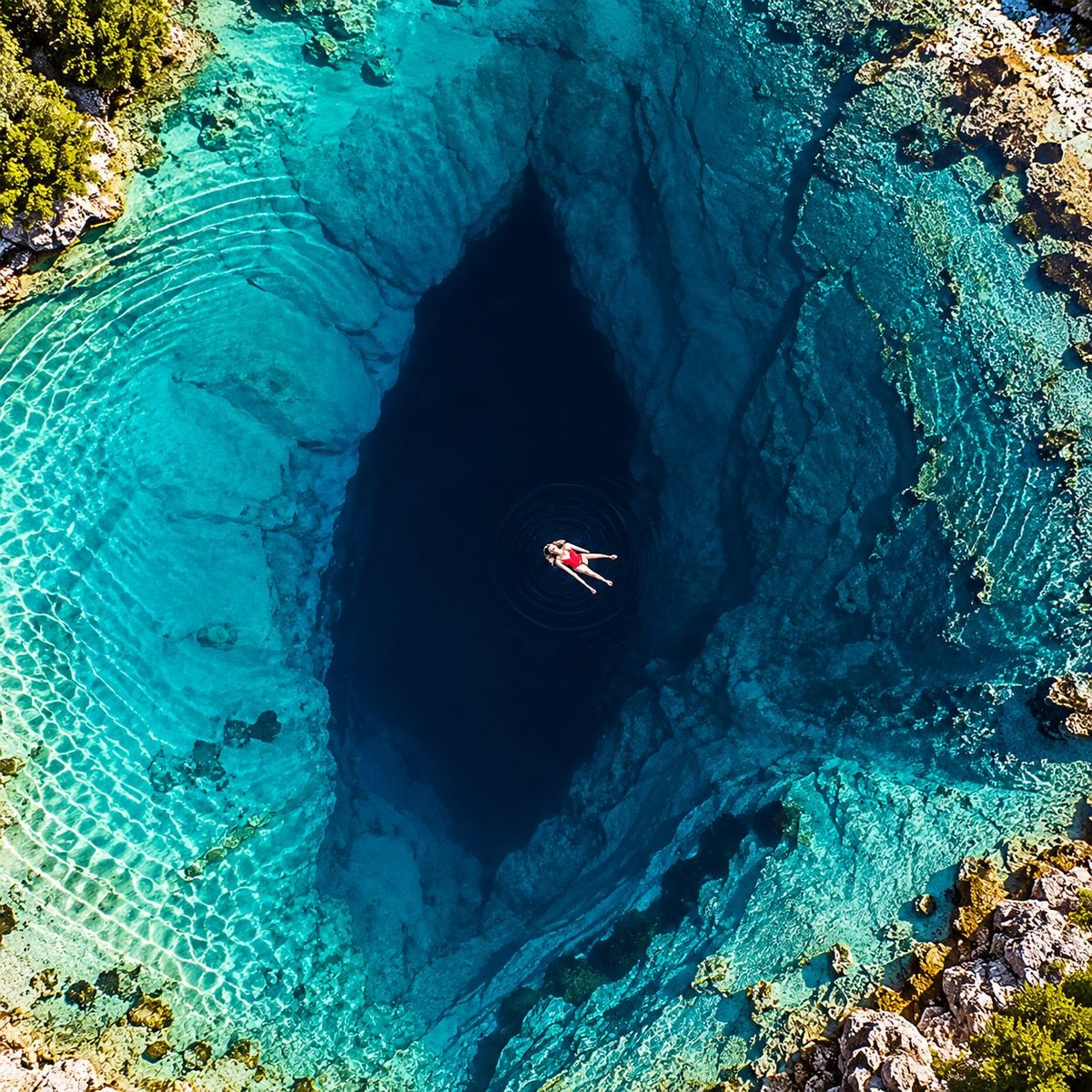 Eye of the Earth, Cetina River Spring (photo 2 of 2)