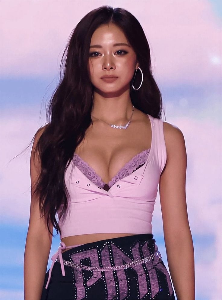 TZUYU Victoria's Secret Show bra