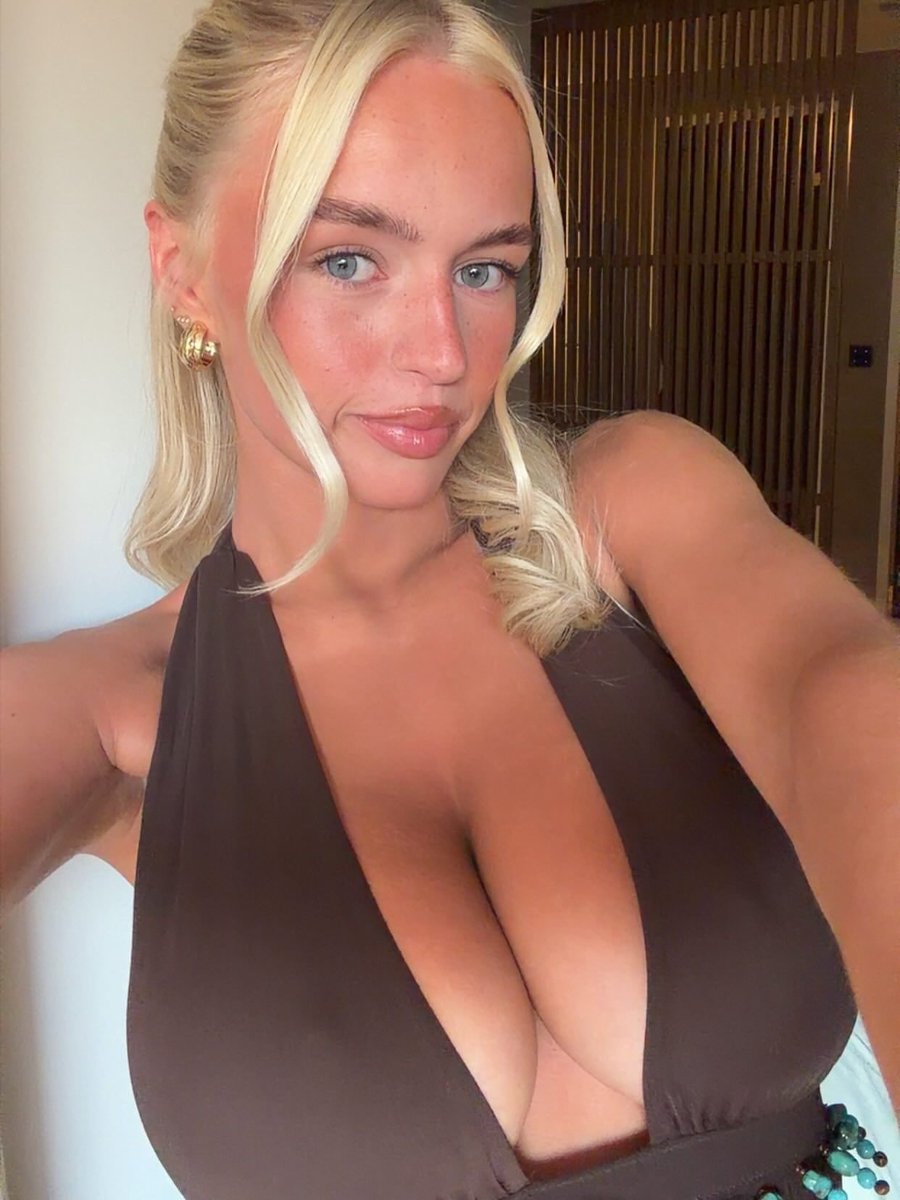 unreal selfie (photo 1 of 4)