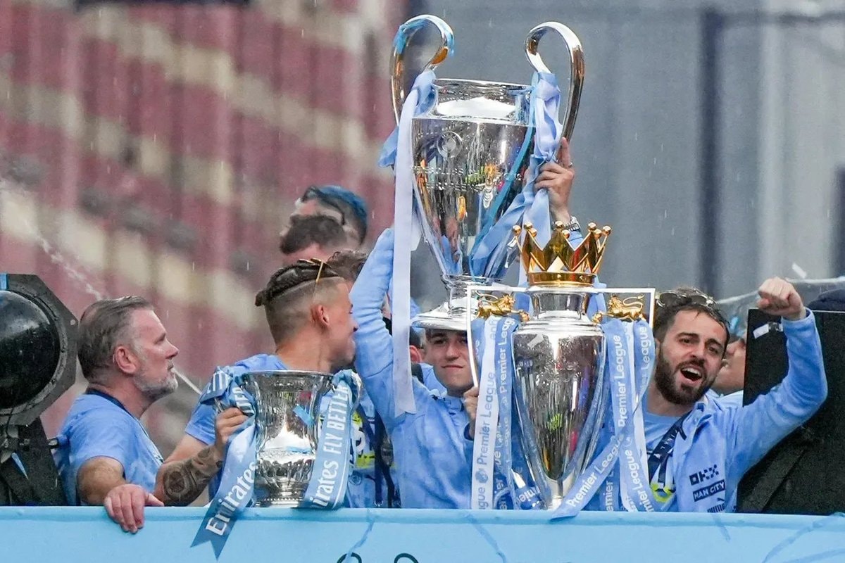 MAN CITY trophy celebration