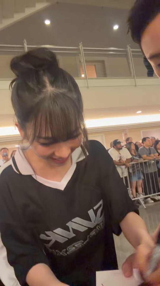 Karina signs NewJeans photocard