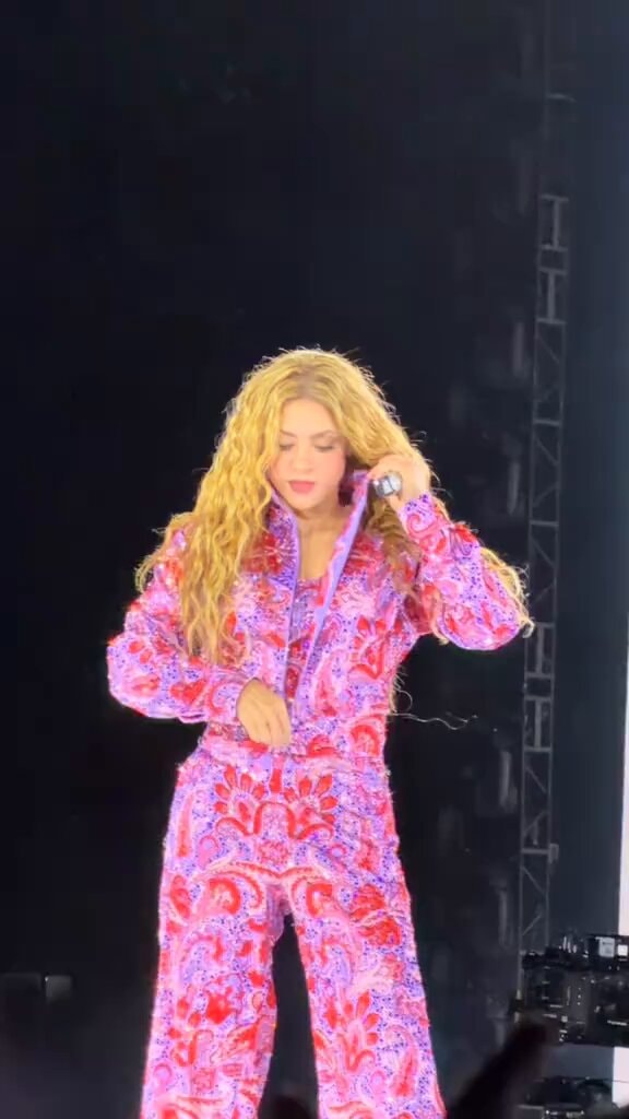 Shakira Madrid performance technical issues