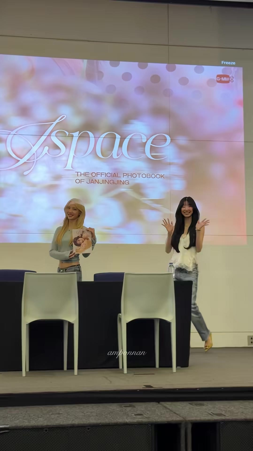 JJJSPACE fansign event