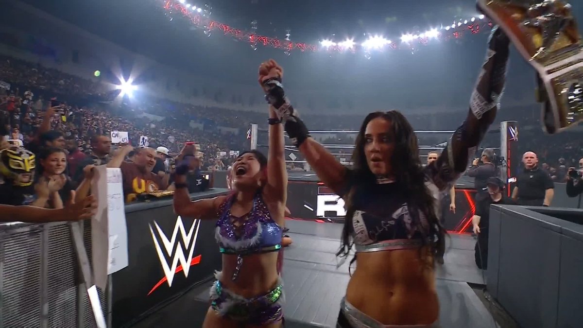 Iyo Sky pins Raquel Rodriguez WWERaw