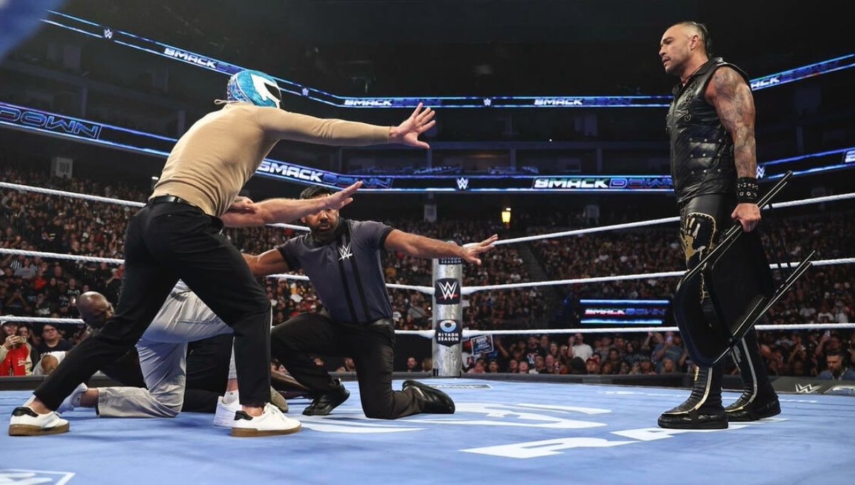 Damian Priest ends match with R-Truth on SmackDown