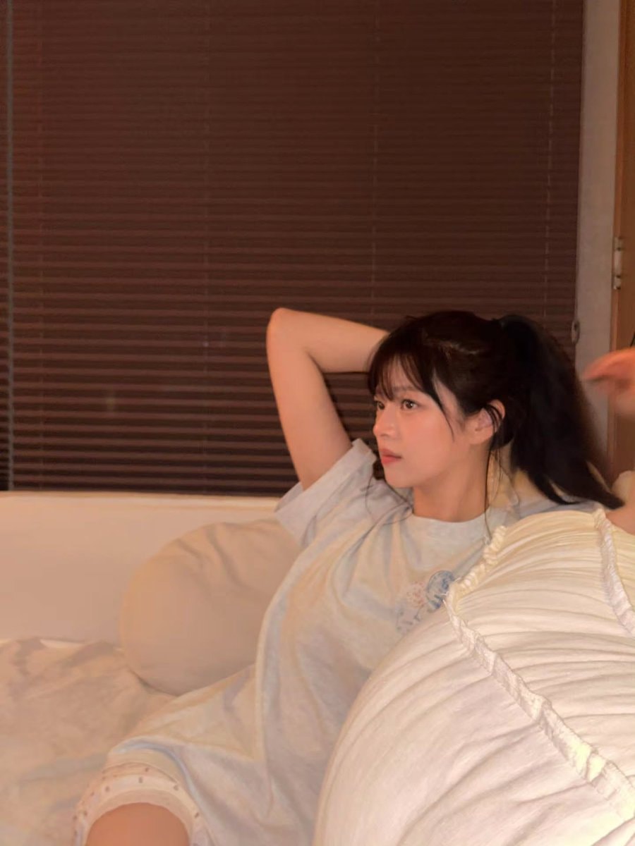 Jeongyeon new photos (photo 2 of 2)