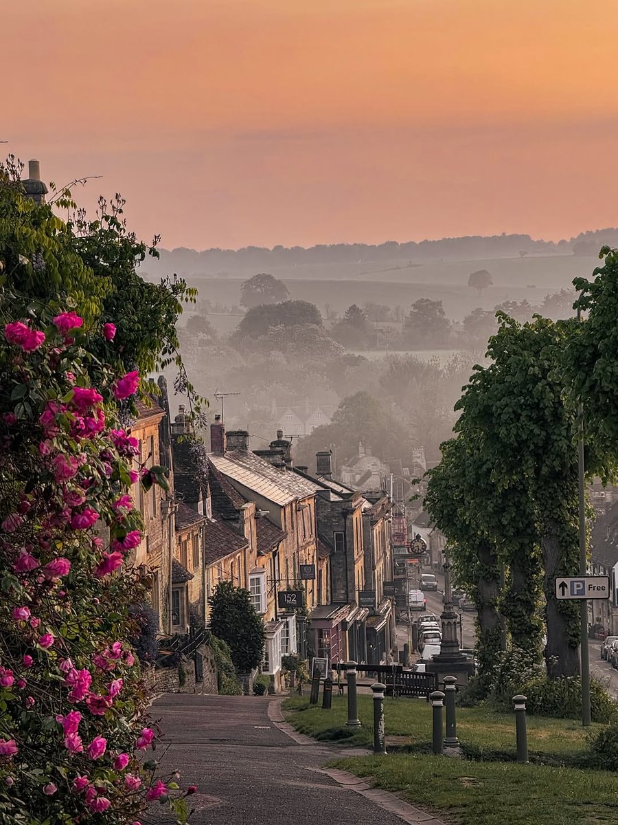 Burford Cotswolds village (photo 2 of 2)