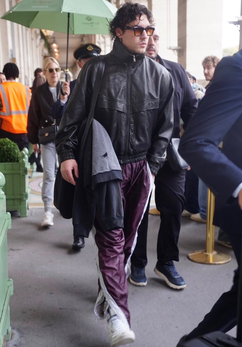 Belmont Cameli leaving Paris (photo 2 of 3)