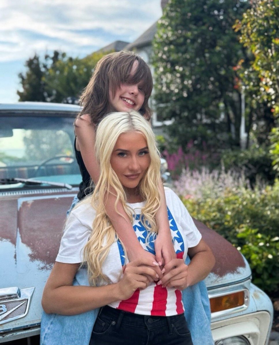 Christina Aguilera and Summer new photo