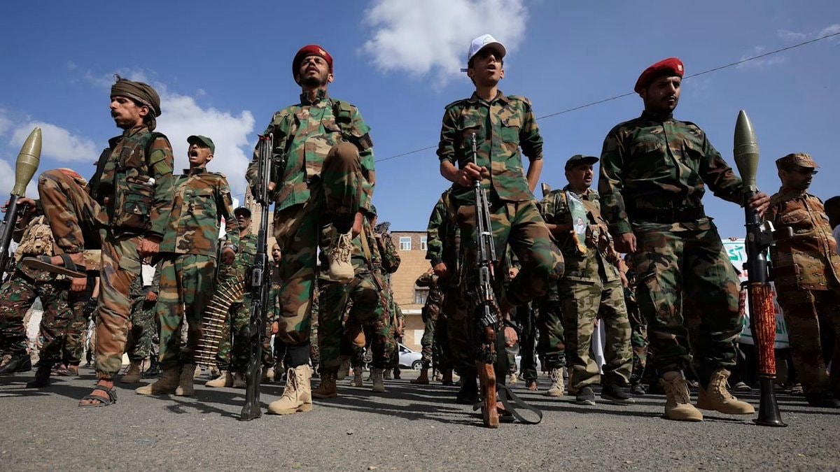 Houthis reach Perim island in Bab el-Mandeb (photo 2 of 3)