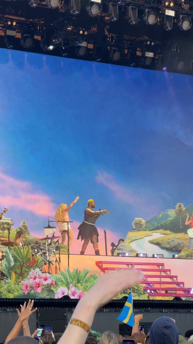 Zara Larsson MNEK All Points East