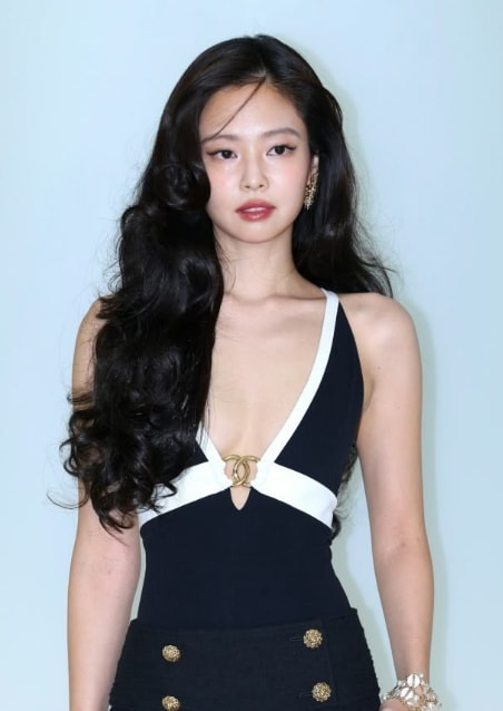 Jennie Wonbin Chanel Fashion Show Paris