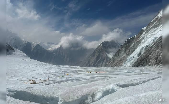 Mount Everest marine rocks fossil discovery (photo 2 of 2)