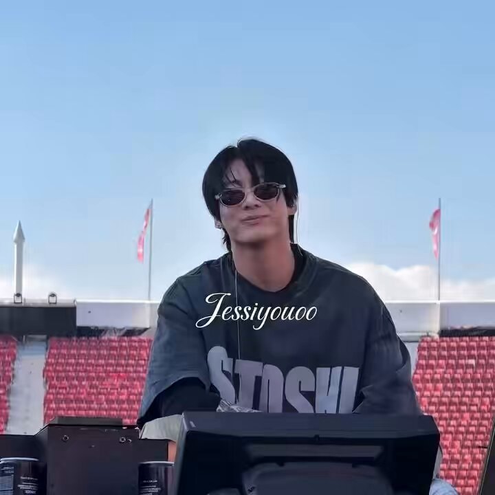 Jungkook singing SWIM seated Jungkook singing SWIM seated