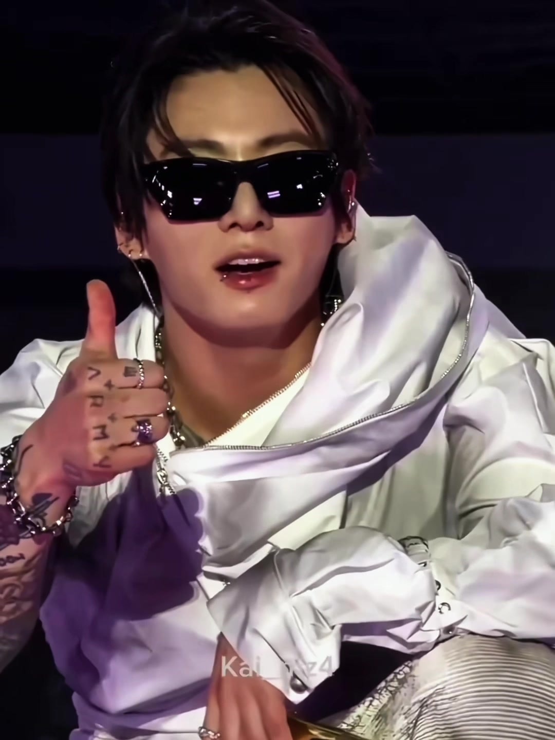 Jungkook thumbs up moment