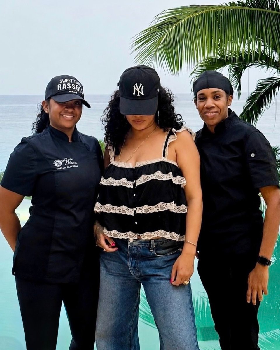 Rihanna in Barbados (photo 2 of 2)