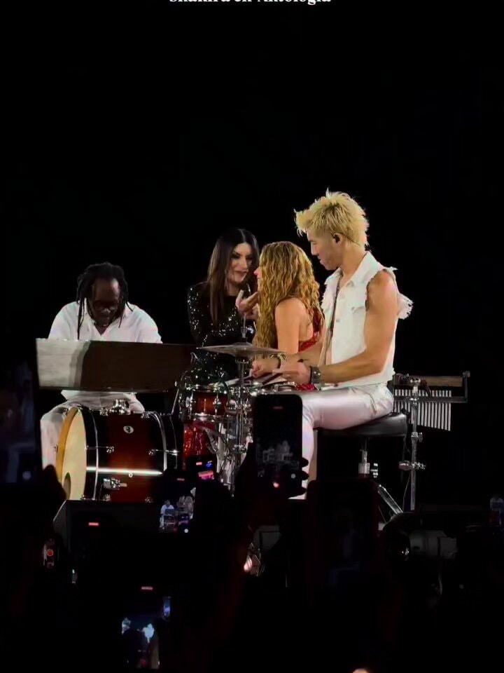 Shakira and Laura Pausini Antología Madrid