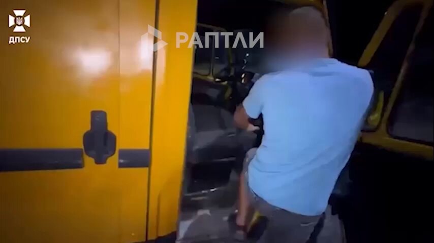 Ukrainian minibus smuggling arrest