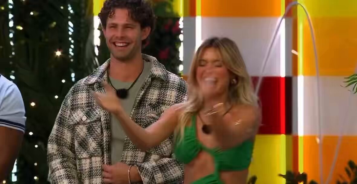 Kenzie Love Island USA split