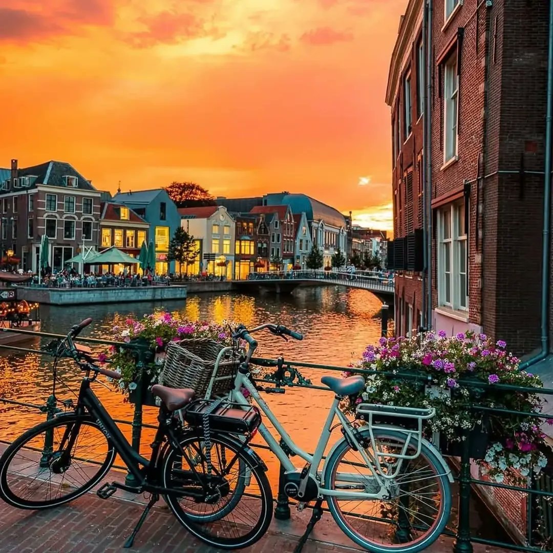 Leiden Netherlands canal sunset (photo 2 of 4)