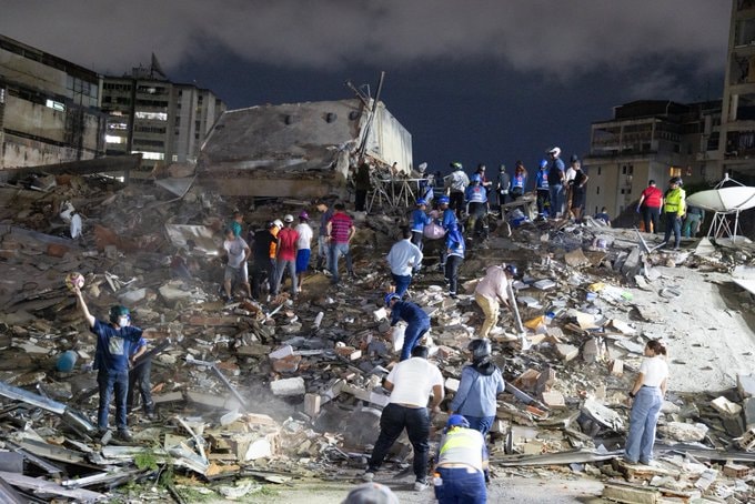 Venezuela earthquake Caracas destruction (photo 2 of 4)