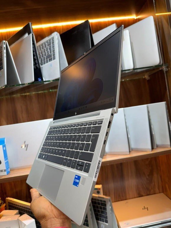 HP EliteBook 830 G8 listing (photo 3 of 4)