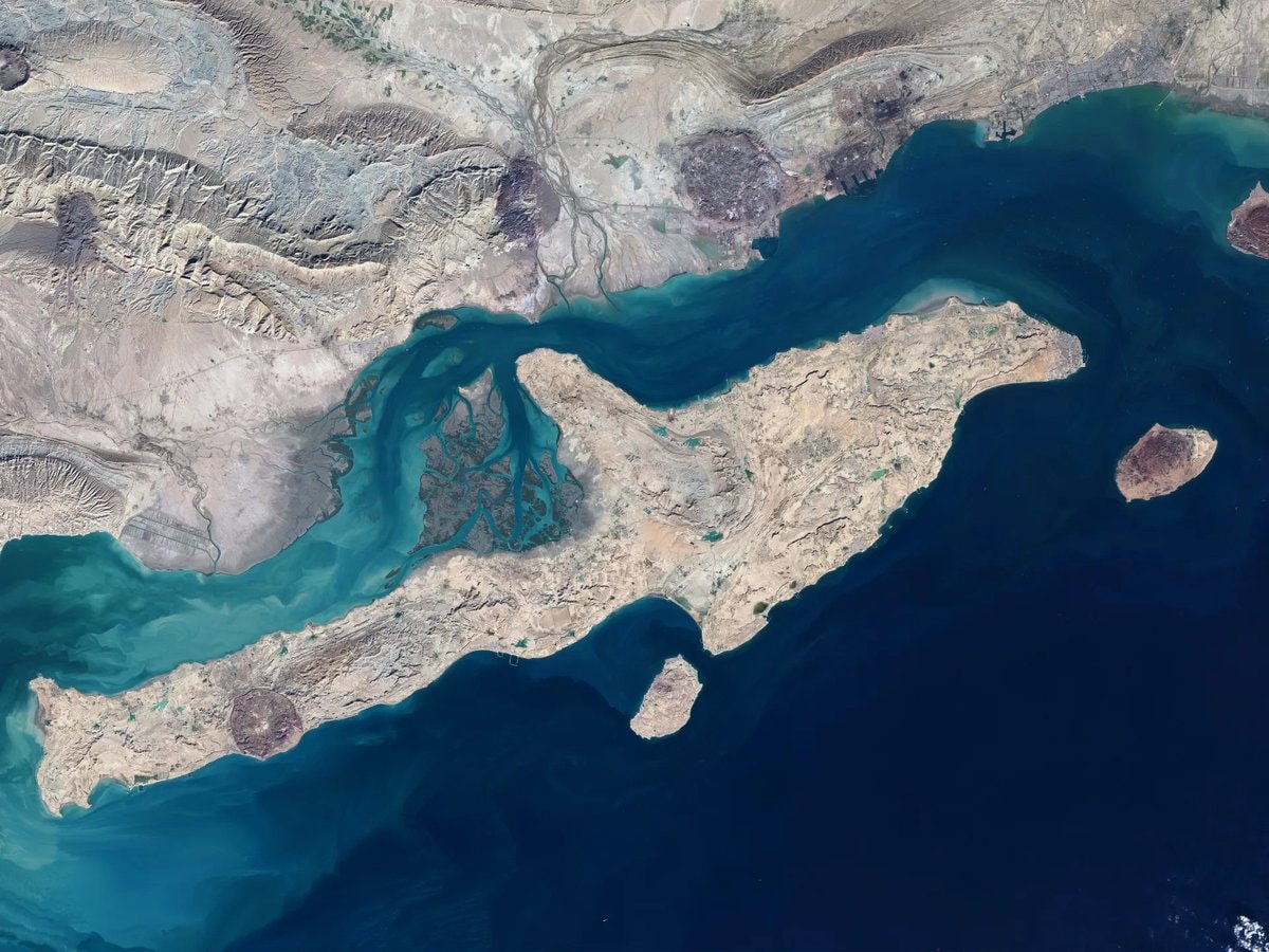 Strait of Hormuz missile report and PGSA warning (photo 2 of 2)