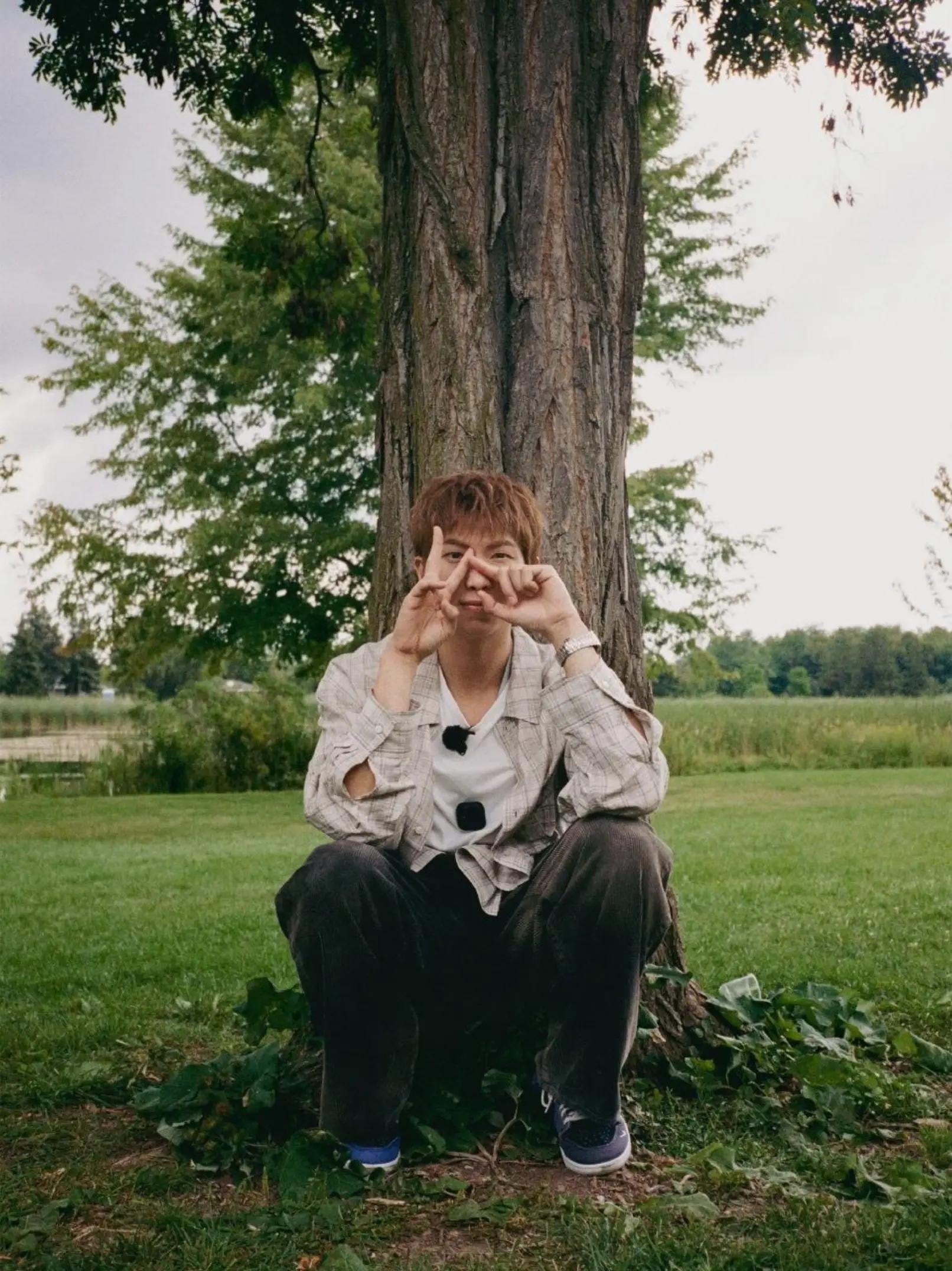 BTS picnic moment (photo 2 of 4)