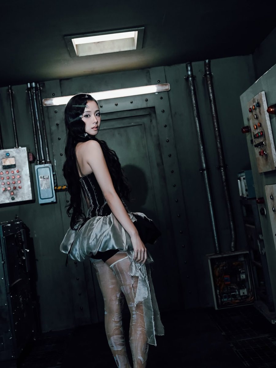 JISOO Full-length Album interview (photo 2 of 2) JISOO Full-length Album interview (photo 2 of 2)