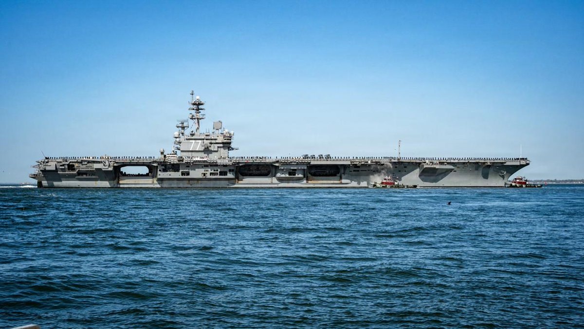U.S. Navy logistics off Iran (photo 2 of 4)