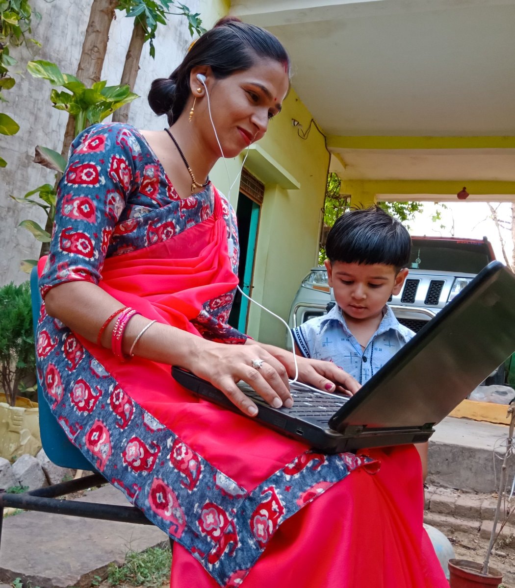 Indian educator program students teaching mothers