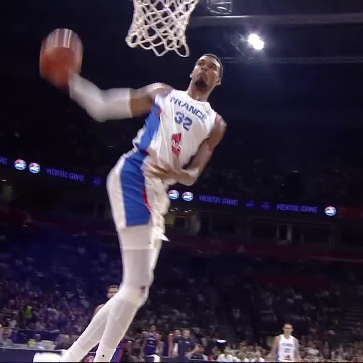 Victor Wembanyama France windmill dunk