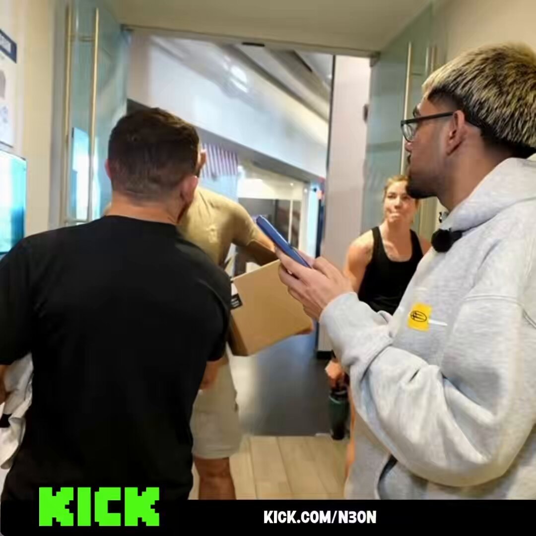 Sean Strickland meets N3ON elbow guy Sean Strickland meets N3ON elbow guy