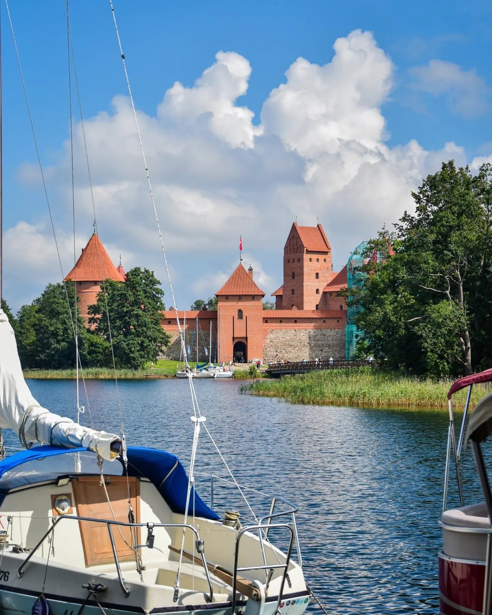 Trakai castle in Lithuania (photo 2 of 4)
