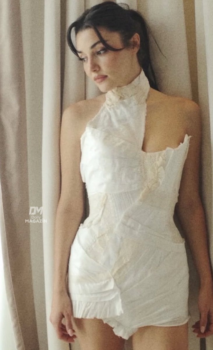 Hailey Bieber vs Hande Erçel Dilara Fındıkoğlu dress
