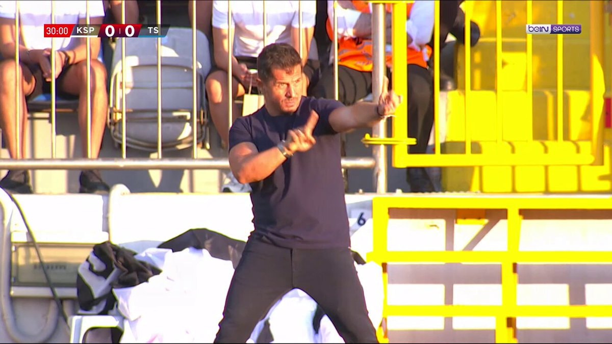 Emre Belözoğlu tactical gestures