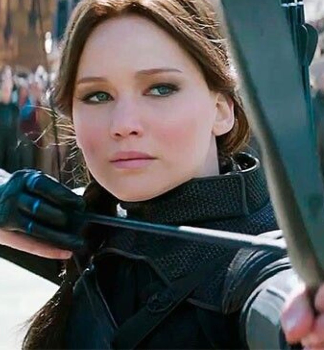 Jennifer Lawrence unrecognized in bathroom (photo 2 of 2)