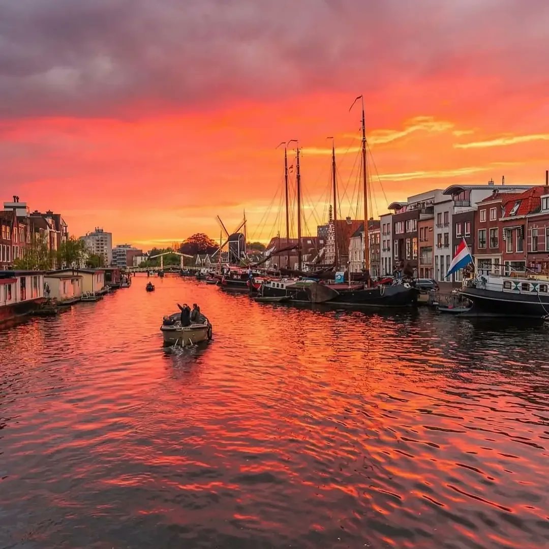 Leiden Netherlands canal sunset (photo 3 of 4)