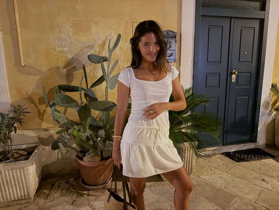 Emma Raducanu (photo 1 of 2)