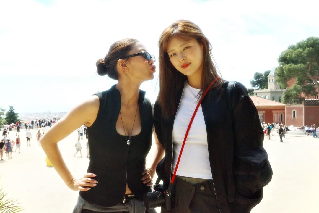 Jihyo Jeongyeon TWICE new photos (photo 2 of 2)