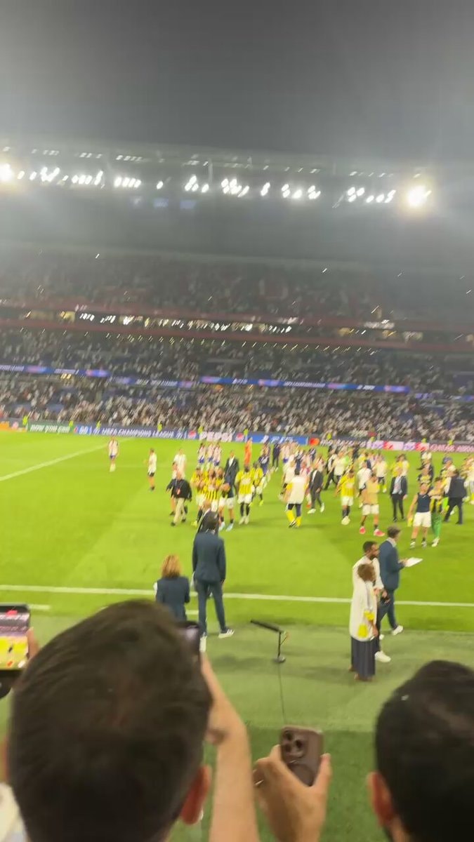 Guendouzi Lyon fan pitch invasion Guendouzi Lyon fan pitch invasion