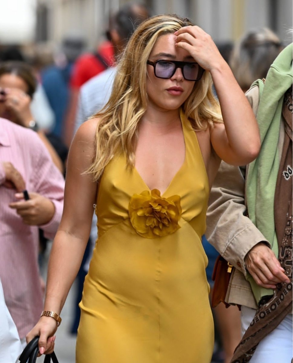 Florence Pugh yellow dress (photo 2 of 3) Florence Pugh yellow dress (photo 2 of 3)