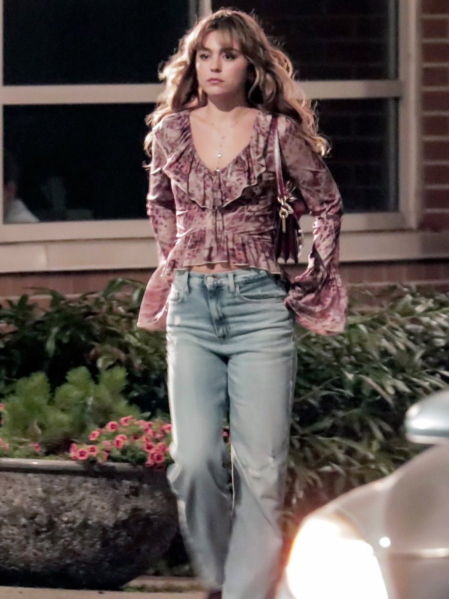Mika Abdalla Off Campus set photo (photo 4 of 4)