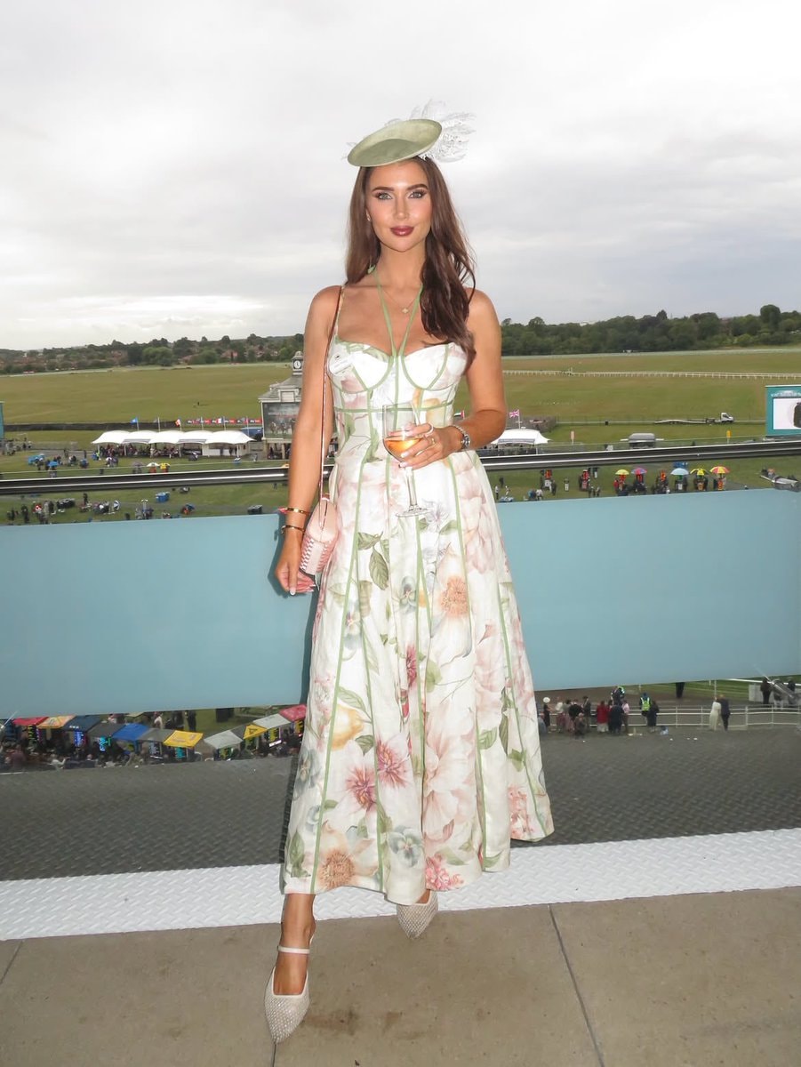 Kate Tracey at the races (photo 2 of 2)