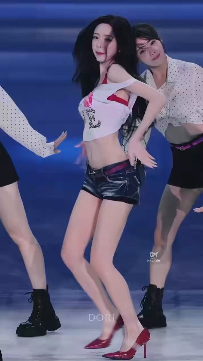 ITZY Yuna dance performance