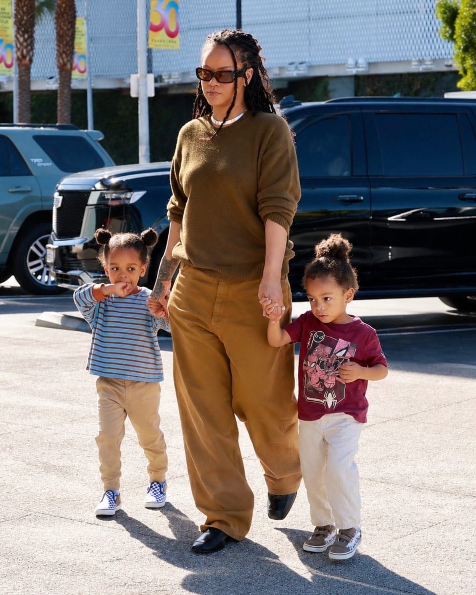 Rihanna with sons RZA and Riot (photo 2 of 3)