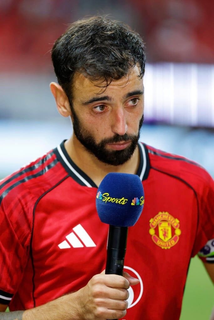 Jamie Carragher slams Bruno Fernandes